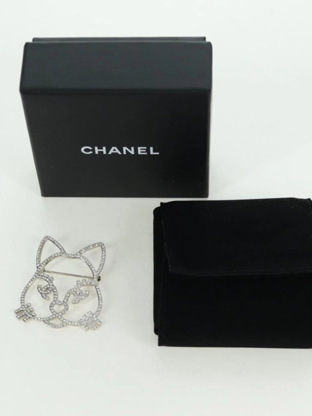 CHANEL Cat Brooch metal Silver CC Auth ARZ169M